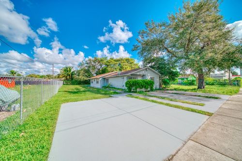 757-757 Nw 95th Ter, Miami, FL, 33150-1817 | Card Image