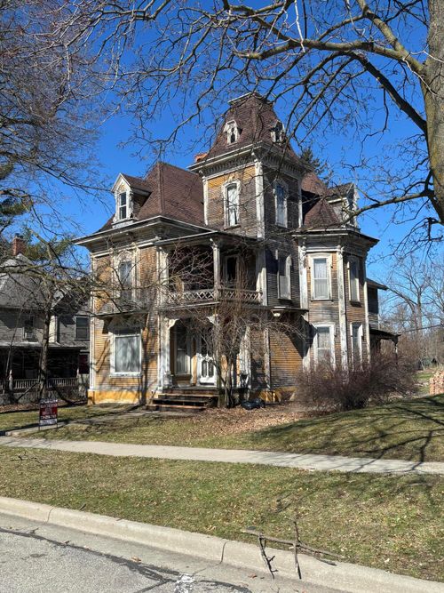 112 W Main St, Manchester, MI, 48158-1002 | Card Image