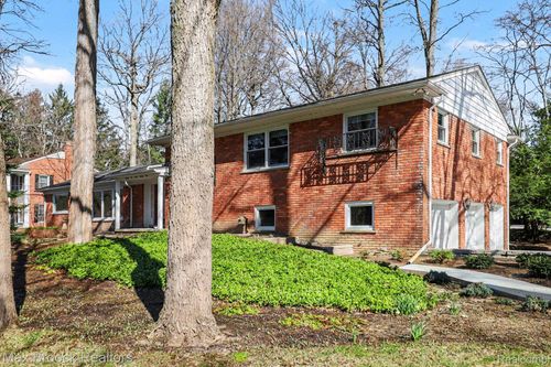 22724 King Richard Ct, Beverly Hills, MI, 48025-2508 | Card Image