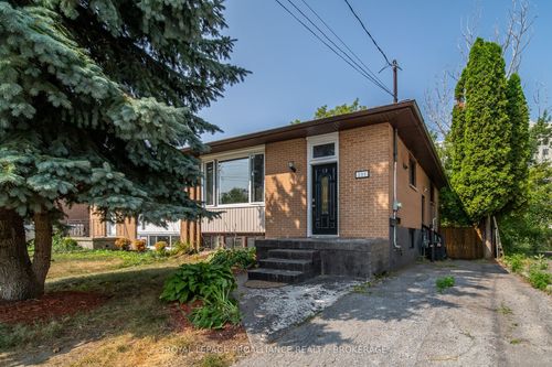 590 Macdonnell St, Kingston, ON, K7K4X1 | Card Image