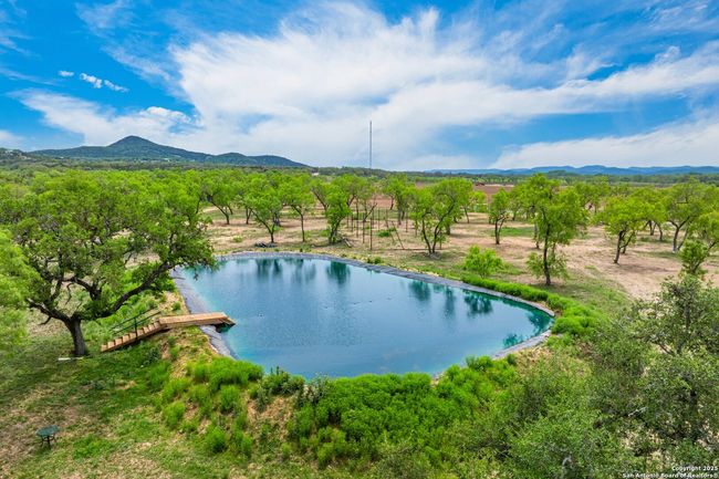 1065 B &Amp; R, Home with 3 bedrooms, 3 bathrooms and null parking in Utopia TX | Image 6