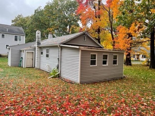 232 Whalom Rd, House other with 1 bedrooms, 1 bathrooms and 2 parking in Lunenburg MA | Image 4