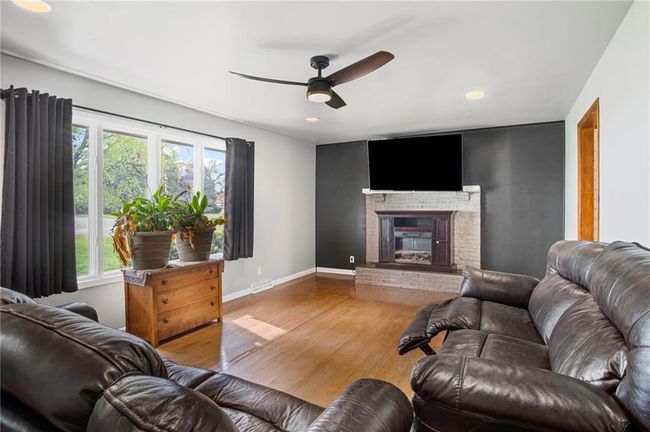 4232 Haskell Rd, House other with 3 bedrooms, 3 bathrooms and null parking in Effingham KS | Image 4