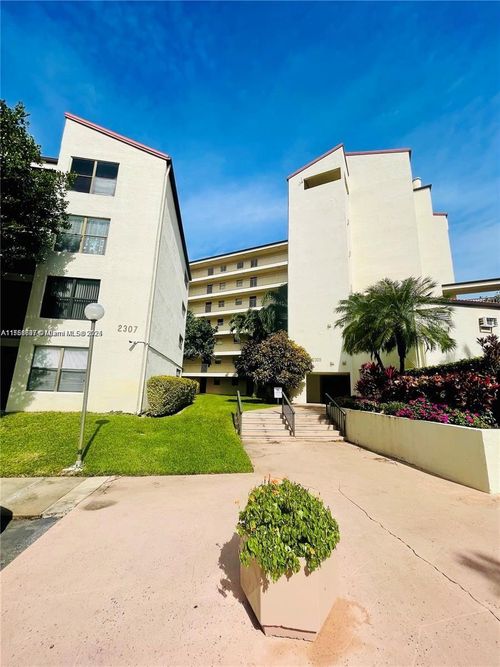 apt-311d-2309 S Cypress Bend Dr, Pompano Beach, FL, 33069-4419 | Card Image