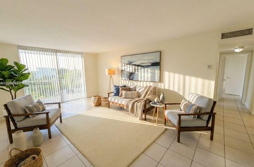 d409-496 Nw 165th Street Rd, Miami, FL, 33169-6466 | Card Image