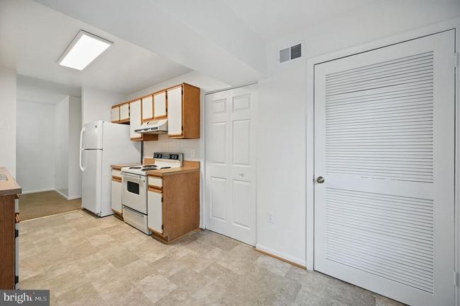 APT-102 - 8376 Buttress Ln, Condo with 2 bedrooms, 1 bathrooms and null parking in MANASSAS VA | Image 5