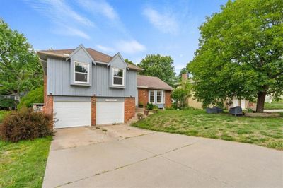 10204 Nall Avenue, House other with 3 bedrooms, 2 bathrooms and null parking in Overland Park KS | Image 2