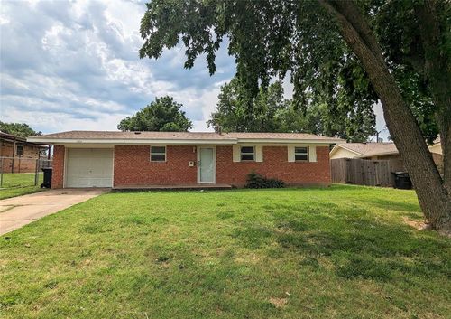 1404 Heather Ln, Moore, OK, 73160-2709 | Card Image