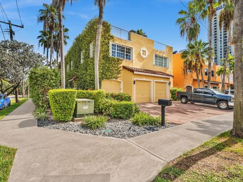 421 Sw 5th St, Fort Lauderdale, FL, 33315-1015 | Card Image