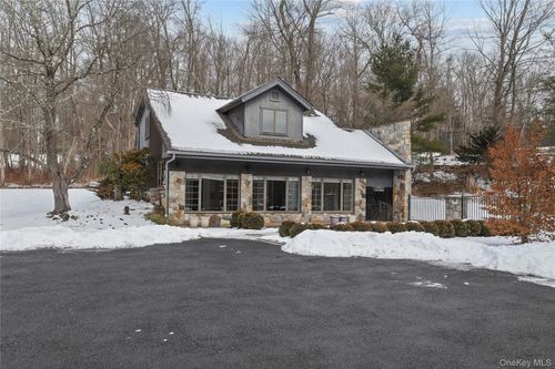 carriage-house-600 Cantitoe Street, Bedford, NY, 10506 | Card Image