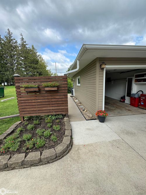 1309 4th St, Eldora, IA, 50627-2123 | Card Image