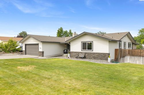 100 Hills West Way, Richland, WA, 99352-9418 | Card Image