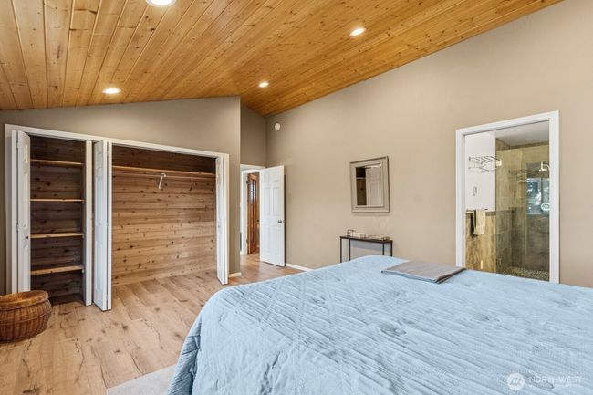 Cedar lined closet and built in shelving | Image 16