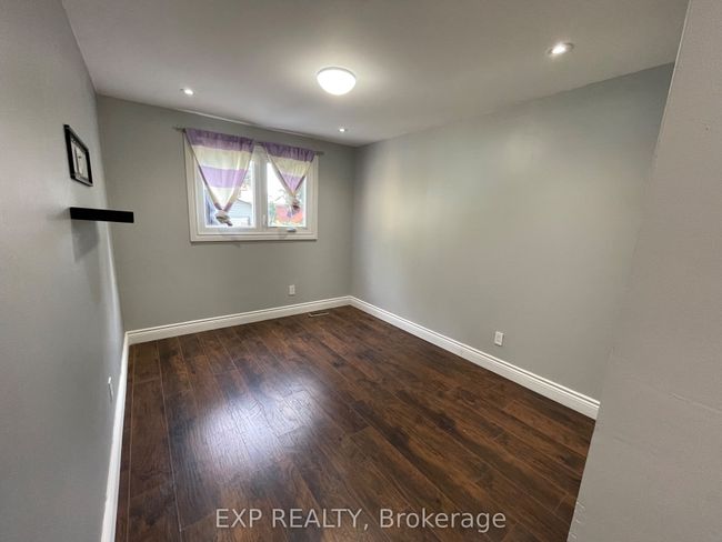 UPPER - 373 Maplegrove Ave, House attached with 3 bedrooms, 1 bathrooms and 1 parking in Bradford ON | Image 8