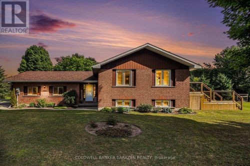 8986 Clelland Way, Kenmore, ON, K0A2G0 | Card Image