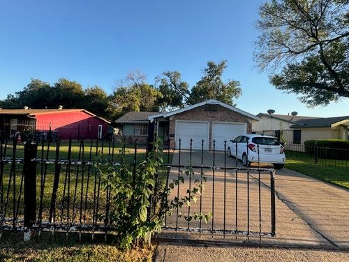 8818 Palisade Dr, Dallas, TX, 75217-2037 | Card Image