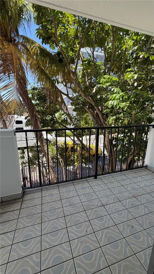 201-7101 Byron Ave, Miami Beach, FL, 33141 | Card Image