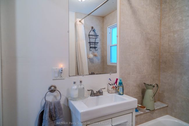 12 Riverdale Rd, House other with 2 bedrooms, 1 bathrooms and 4 parking in Parry Sound ON | Image 10