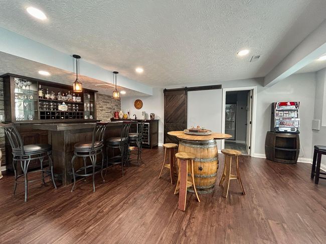Bar with stone backdrop | Image 33