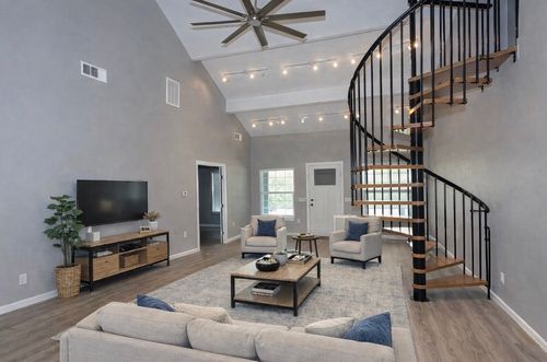 400 S Guadalupe, Granger, TX, 76530-5435 | Card Image