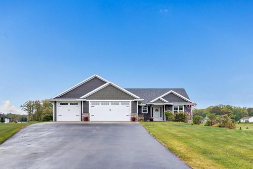 379 N Shady Lawn Circle, LITTLE SUAMICO, WI, 54171 | Card Image