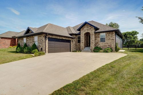1402 E Fairwind, Ozark, MO, 65721-6379 | Card Image