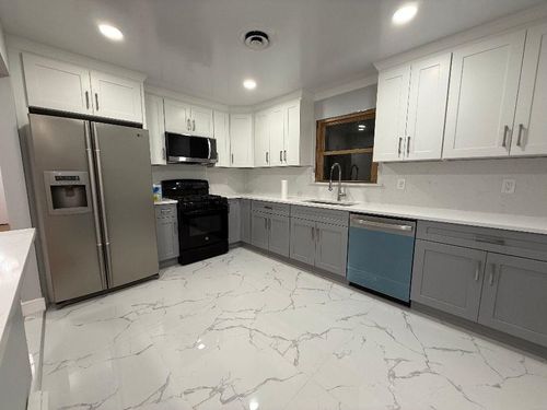 47 Country Village Ct, Bayonne, NJ, 07002-1505 | Card Image