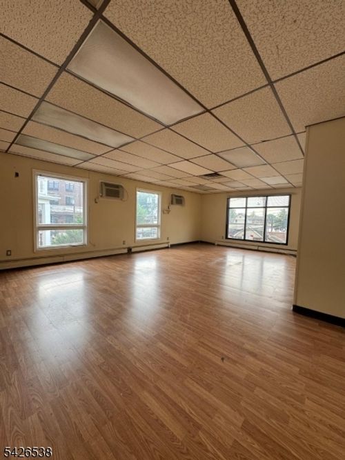 934 Stuyvesant Ave, Union, NJ, 07083-6944 | Card Image