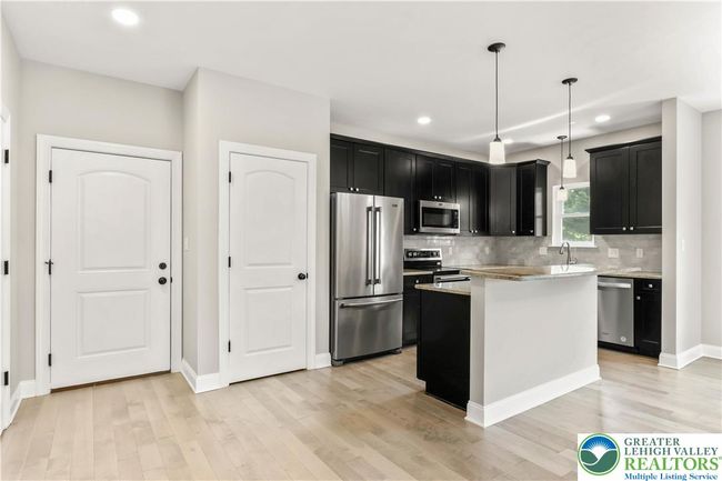 721 7 Th St, House other with 3 bedrooms, 3 bathrooms and null parking in Whitehall PA | Image 15