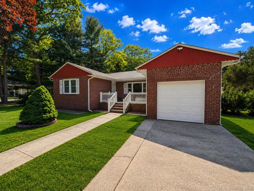 28 Jonas Boulevard, Brookhaven, NY, 11720 | Card Image