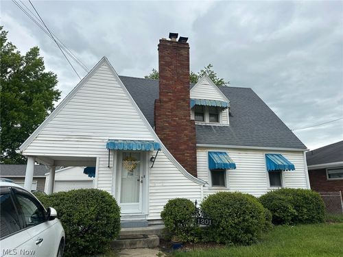 1201 Lakeview Dr, Parkersburg, WV, 26104-1611 | Card Image