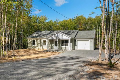62 Ronald Lane, East Uniacke, NS, B0N1Z0 | Card Image