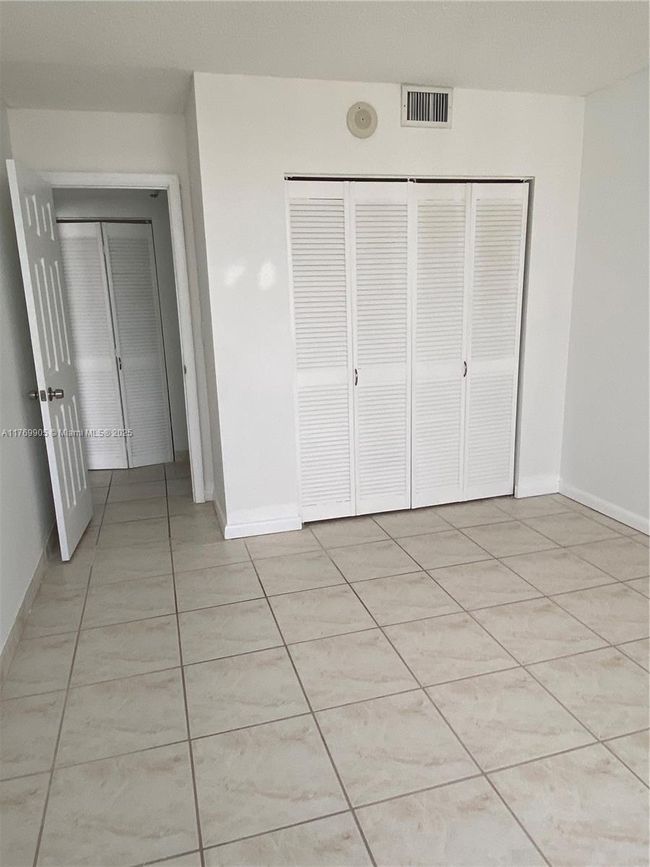 APT-1920 - 2500 Parkview Dr, Condo with 2 bedrooms, 2 bathrooms and null parking in Hallandale Beach FL | Image 8