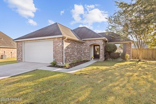 312 Quiet Meadows Dr, Youngsville, LA, 70592-5529 | Card Image