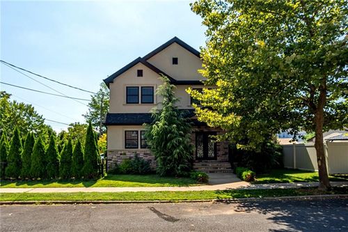 84 Stobe Ave, Staten Island, NY, 10306-2523 | Card Image