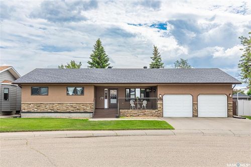 21 Thorn Cres, Moose Jaw, SK, S6J1J3 | Card Image
