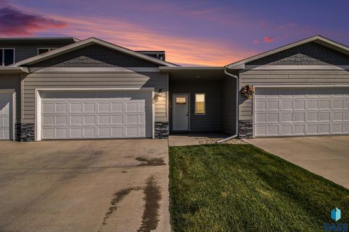 5202 S Dubuque Ave, Sioux Falls, SD, 57108-3180 | Card Image