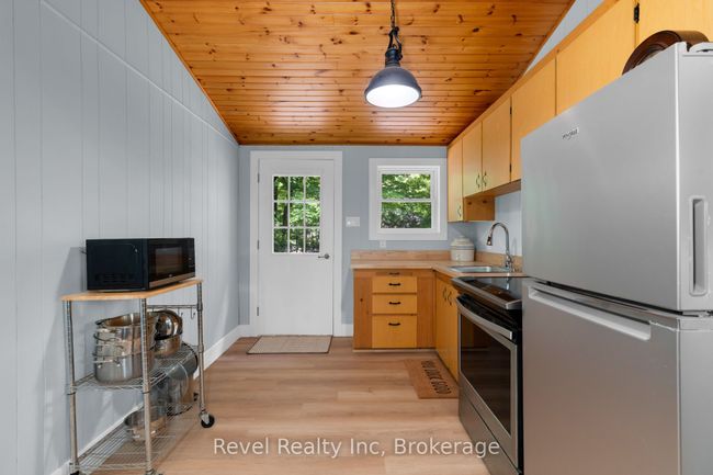 1204 Tiny Beaches Rd N, House other with 3 bedrooms, 2 bathrooms and 4 parking in Tiny ON | Image 9