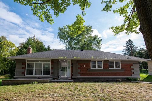 47 Belfry Dr, Newmarket, ON, L3Y3E9 | Card Image
