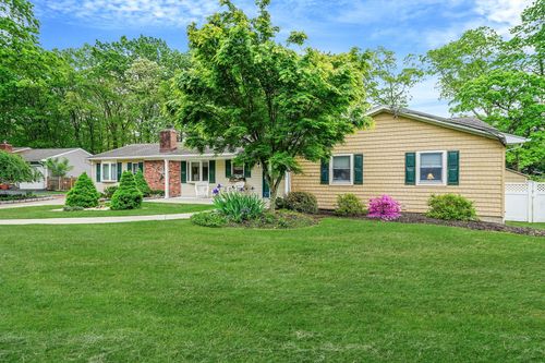 6 Rockhall Ln, Rocky Point, NY, 11778-9303 | Card Image