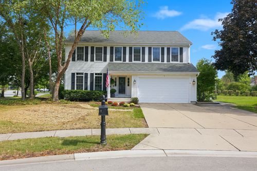 1 Fernwood Ct, Algonquin, IL, 60102-3280 | Card Image