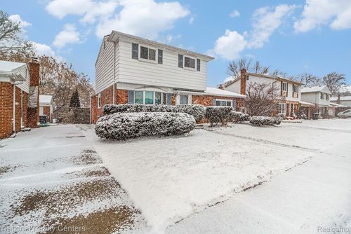 1152 S Dowling St, Westland, MI, 48186-4066 | Card Image