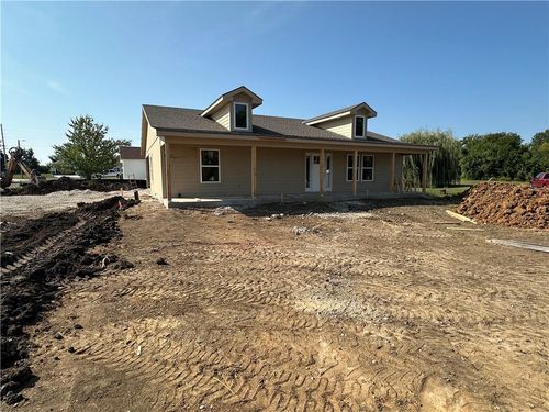 704 Colony Ave, East Lynne, MO, 64743-1017 | Card Image