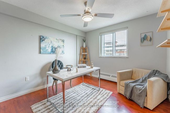 704 - 15 Elizabeth St N, Condo with 3 bedrooms, 2 bathrooms and null parking in Mississauga ON | Image 32