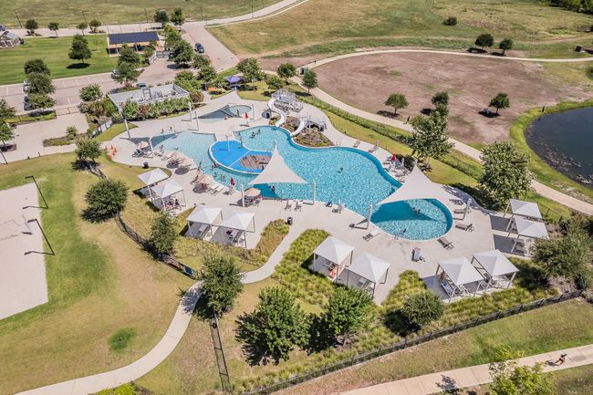 Aerial view of a pool | Image 30