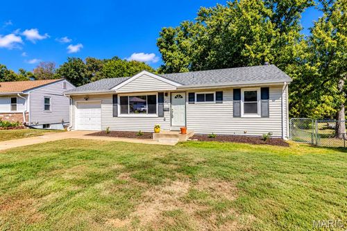 7601 General Sheridan Ln, Saint Louis, MO, 63123-1222 | Card Image
