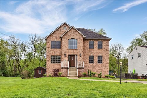 699 Surfside Dr, Pittsburgh, PA, 15239-2642 | Card Image