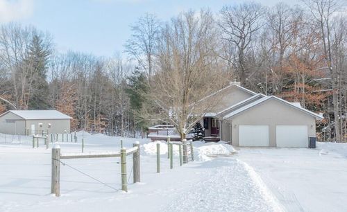 9014 185th Ave, Stanwood, MI, 49346-9008 | Card Image