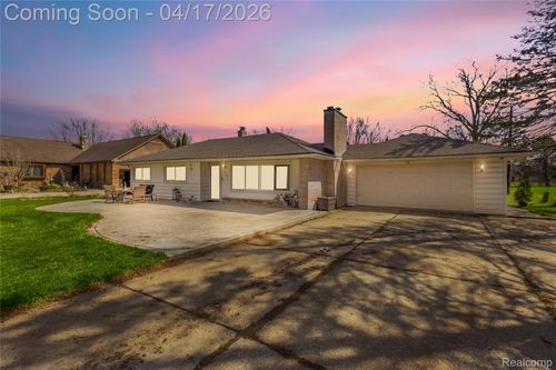 3520 Denson Dr, Sterling Heights, MI, 48310-3714 | Card Image