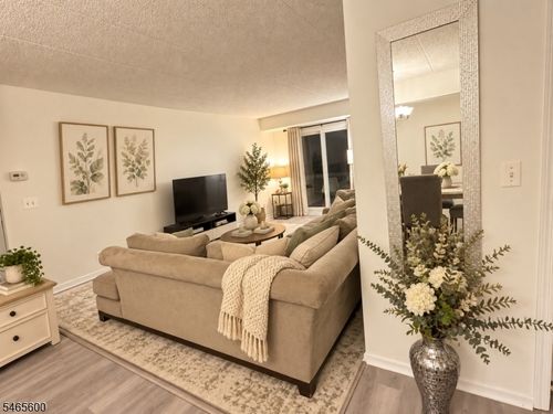 20-1 Iron Forge Sq, Pompton Lakes, NJ, 07442-1737 | Card Image